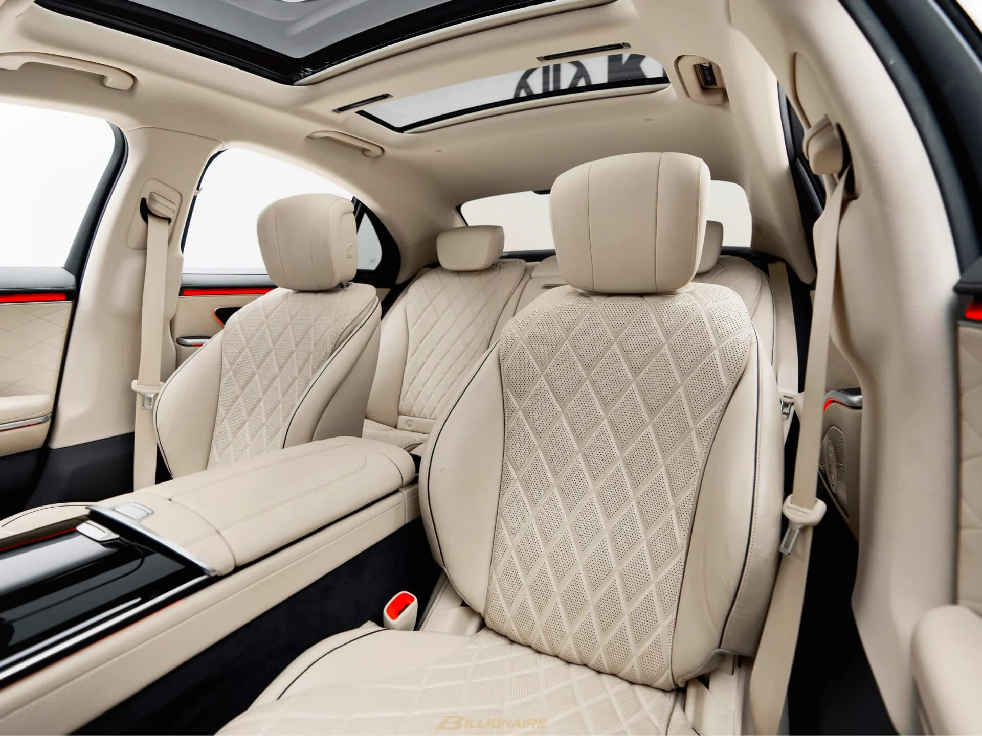Mercedes-Benz S500 Diamond White в аренду в Дубае – фото 6