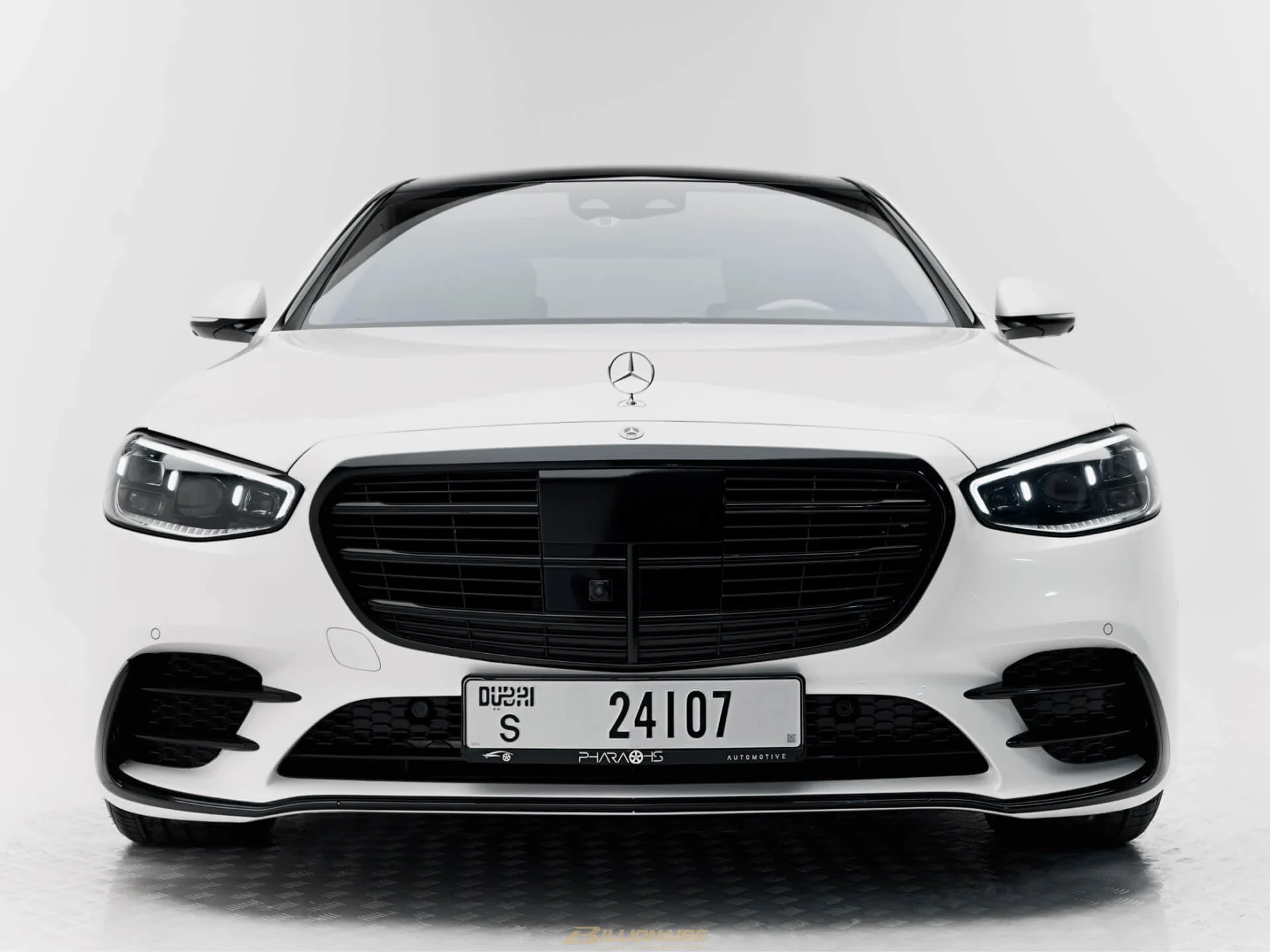 Mercedes-Benz S500 Diamond White в аренду в Дубае – фото 2