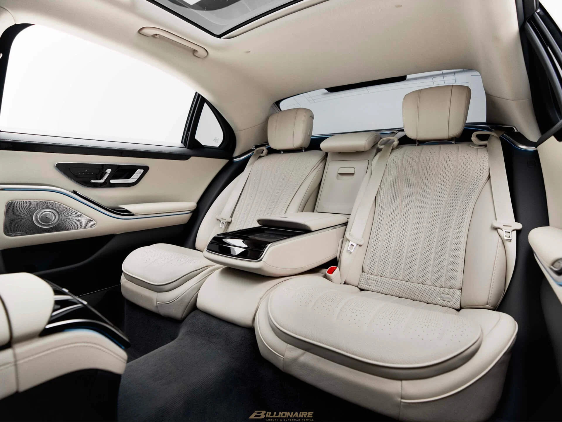 Mercedes-Benz S500 Obsidian Black en alquiler en Dubái – foto 5