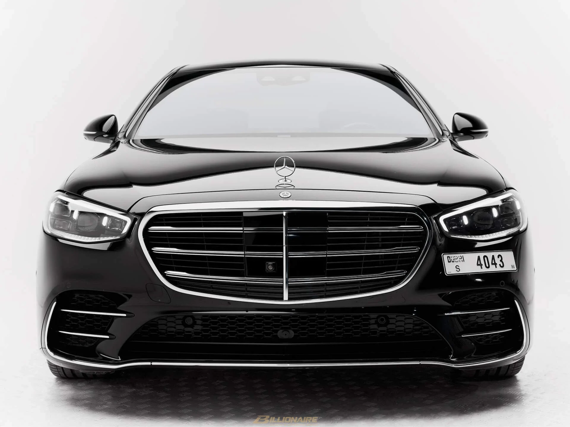 Mercedes-Benz S580 Selenite Grey в аренду в Дубае – фото 2