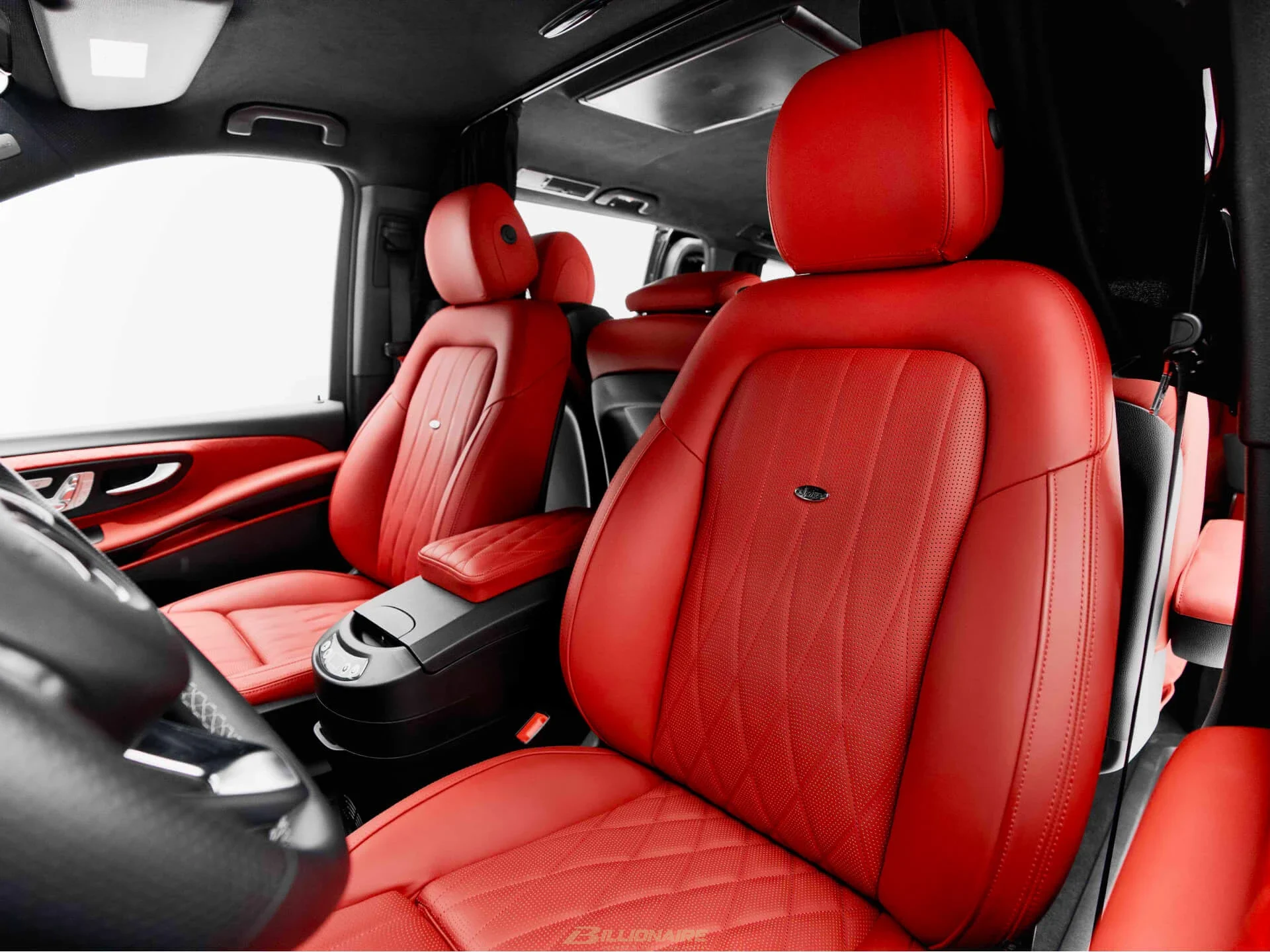 Mercedes-Benz V-Class Falcon Edition VIP Jet Van à louer à Dubaï – photo 5