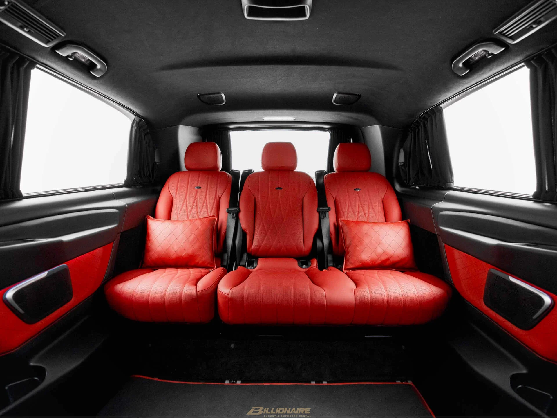 Mercedes-Benz V-Class Falcon Edition VIP Jet Van à louer à Dubaï – photo 8