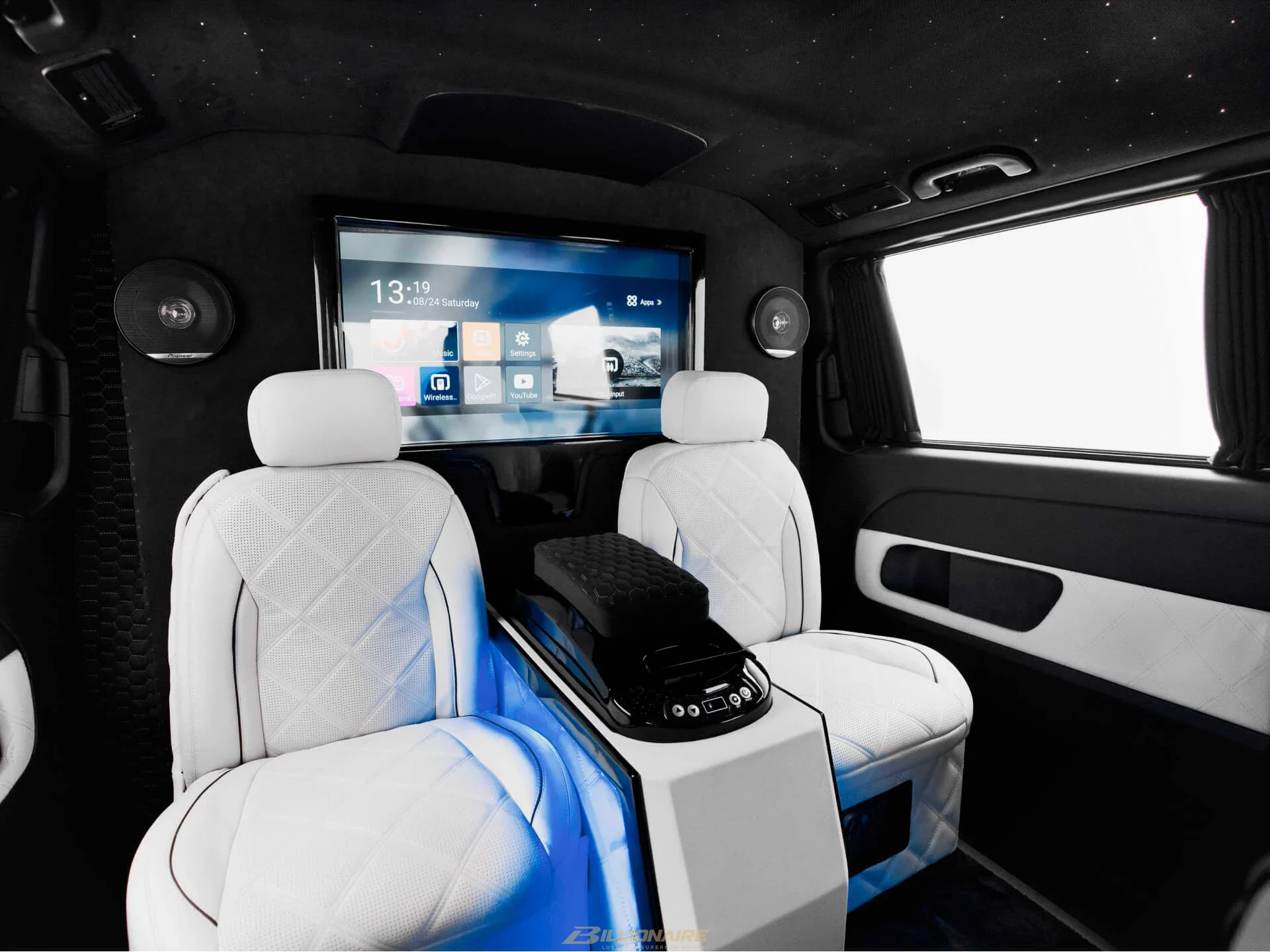 مرسيدس-بنز V250 مايباخ VIP جيت فان للإيجار في دبي – صورة 5