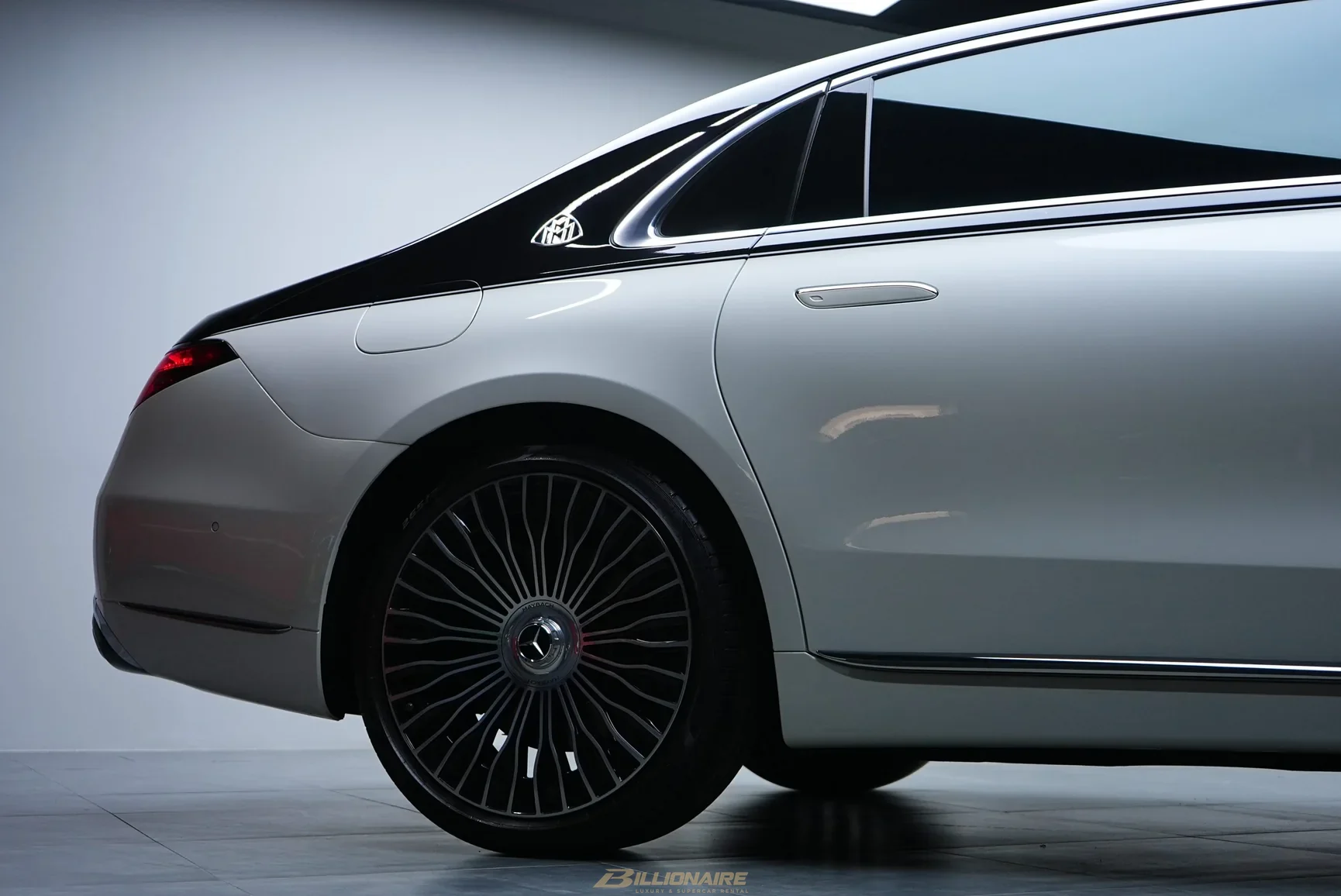 Mercedes-Maybach S680 Two-Tone à louer à Dubaï – photo 3
