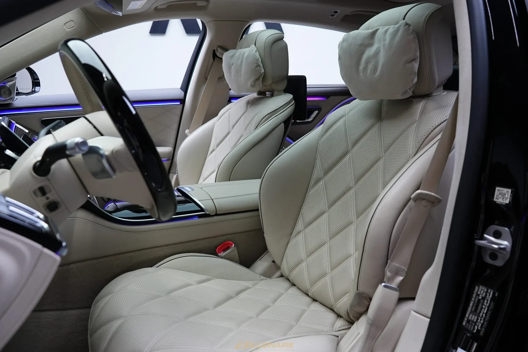 Mercedes-Maybach S680 Two-Tone à louer à Dubaï – photo 8