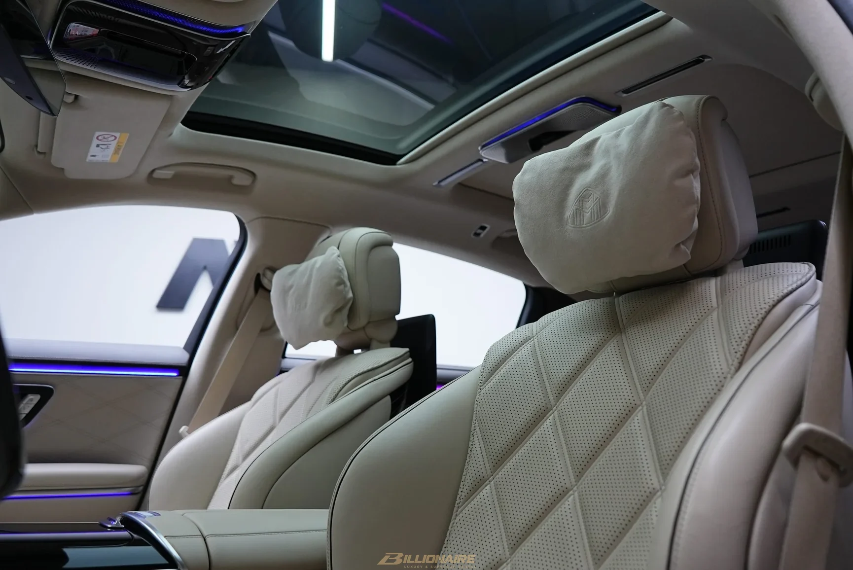 Mercedes-Maybach S680 Two-Tone à louer à Dubaï – photo 9