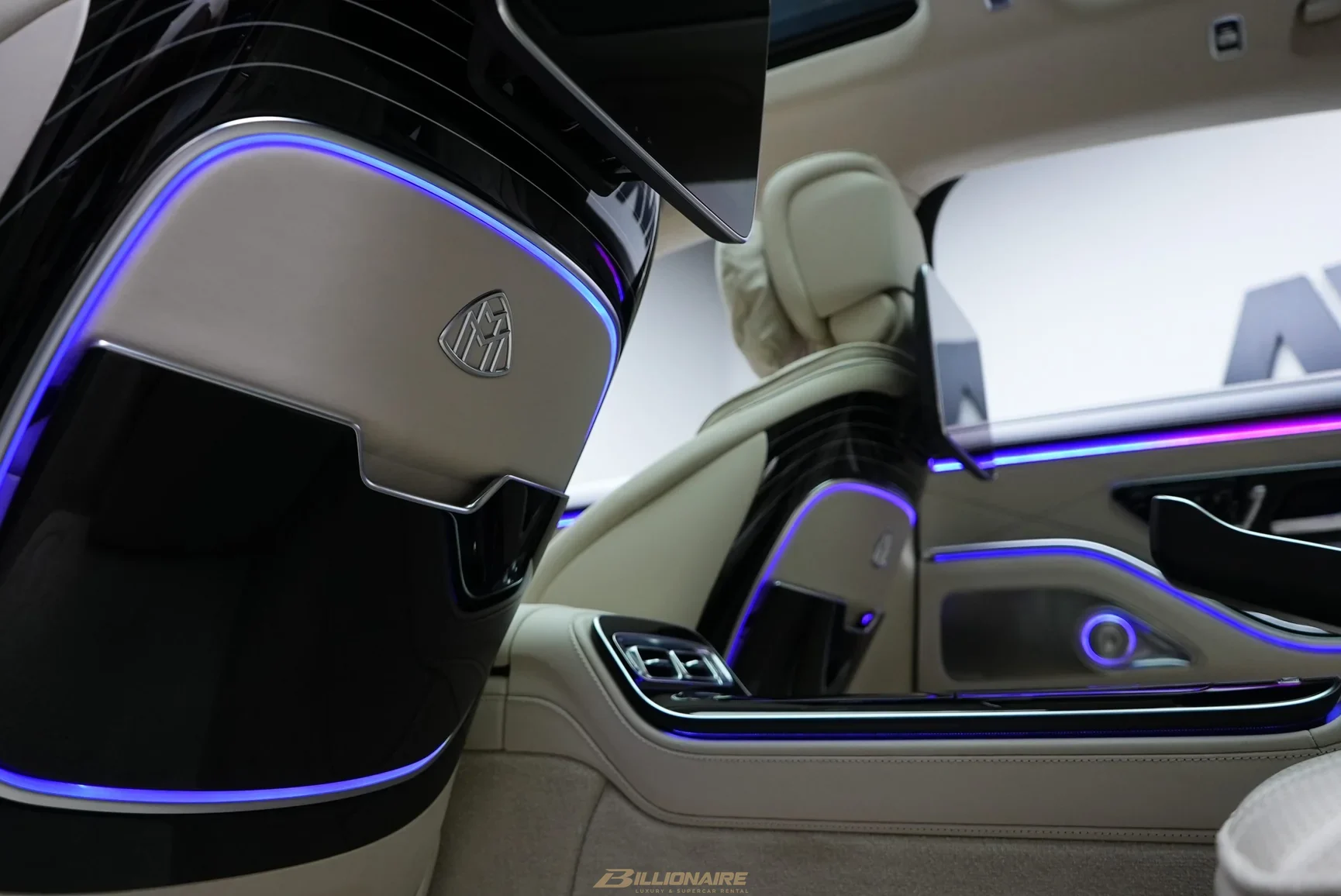 Mercedes-Maybach S680 Two-Tone à louer à Dubaï – photo 11