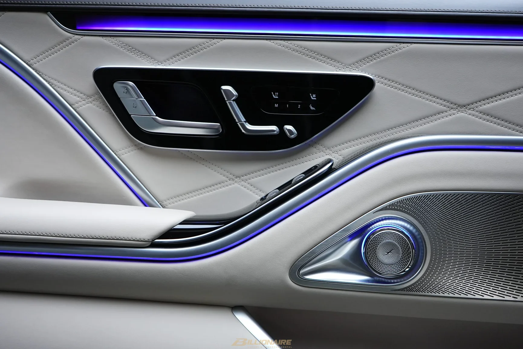 Mercedes-Maybach S680 Two-Tone à louer à Dubaï – photo 12