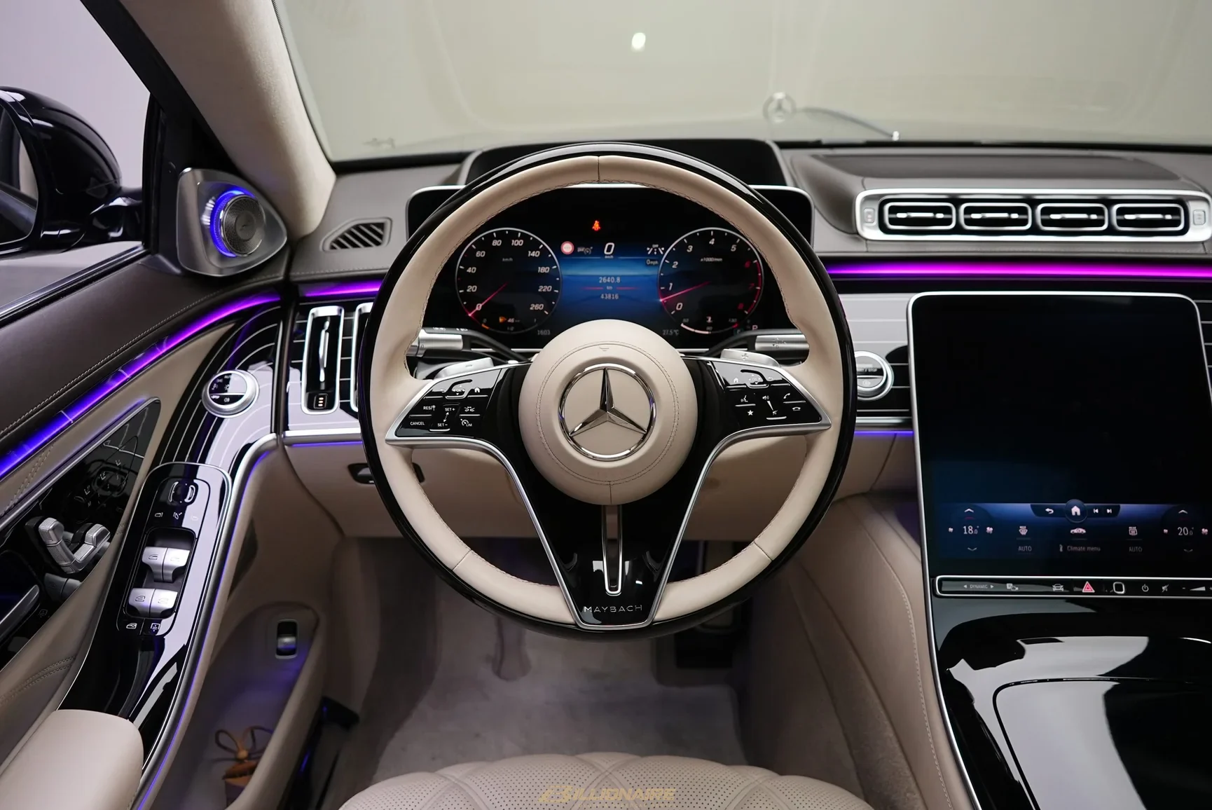 Mercedes-Maybach S680 Two-Tone à louer à Dubaï – photo 6