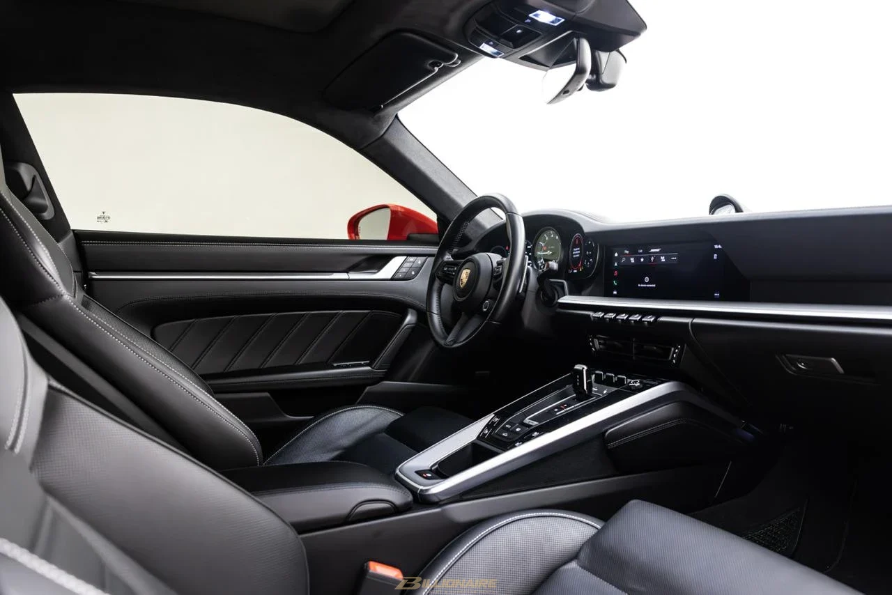اجاره Porsche 911 Turbo S Akrapovic Edition Carmine Red در دبی – تصویر 5