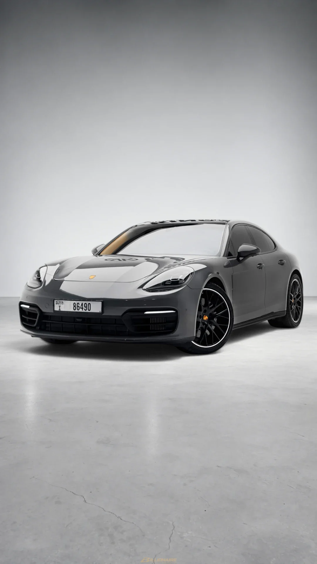 Porsche Panamera Volcano Grey в аренду в Дубае