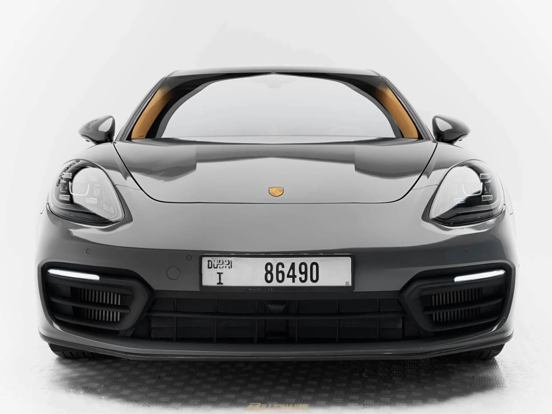 اجاره Porsche Panamera Volcano Grey (Saddle Tan Interior) در دبی – تصویر 2