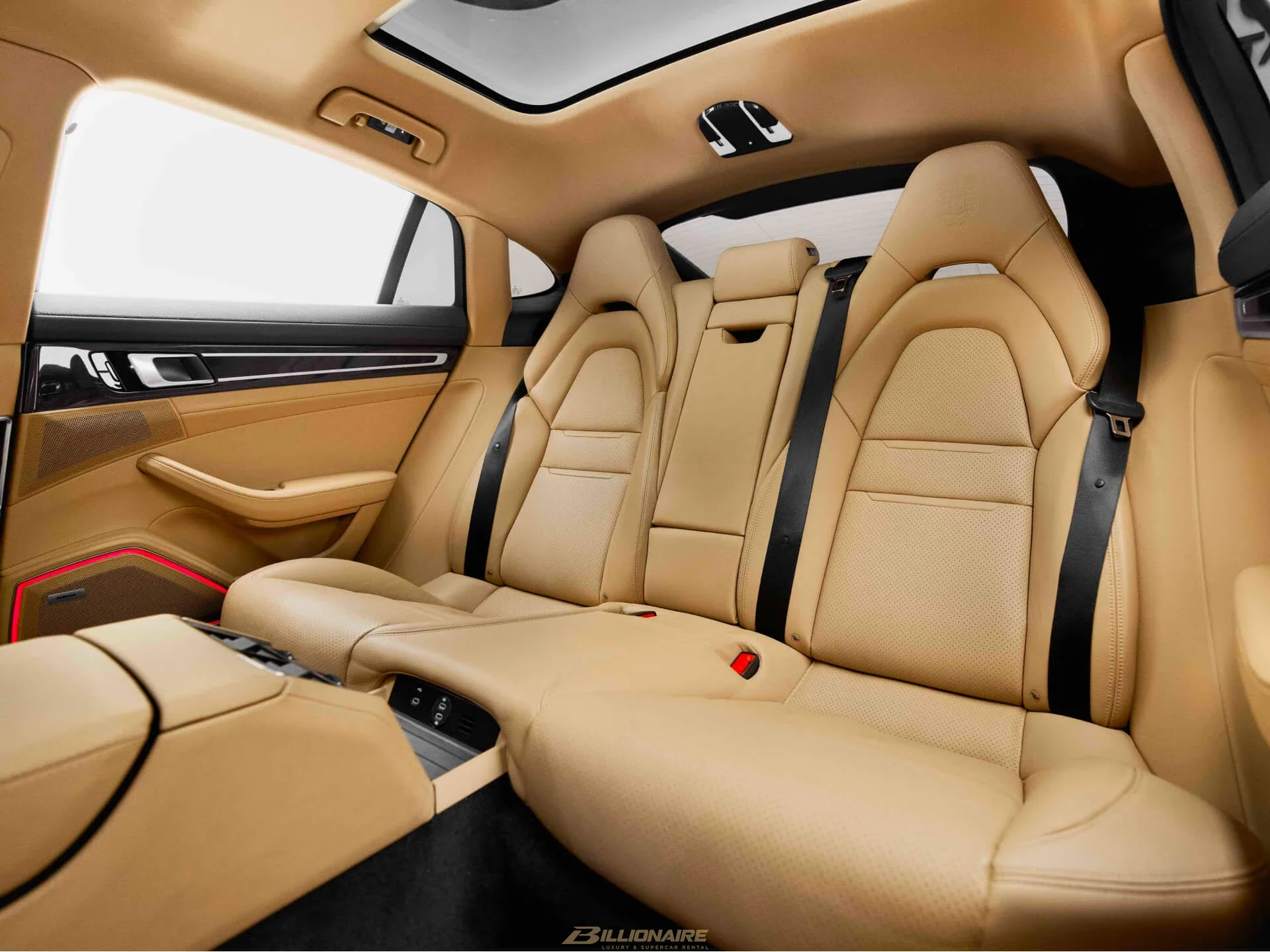 اجاره Porsche Panamera Volcano Grey (Saddle Tan Interior) در دبی – تصویر 5