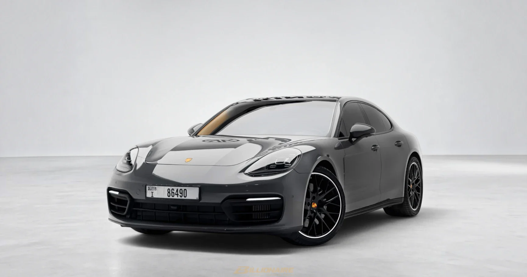اجاره Porsche Panamera Volcano Grey (Saddle Tan Interior) در دبی – تصویر 1
