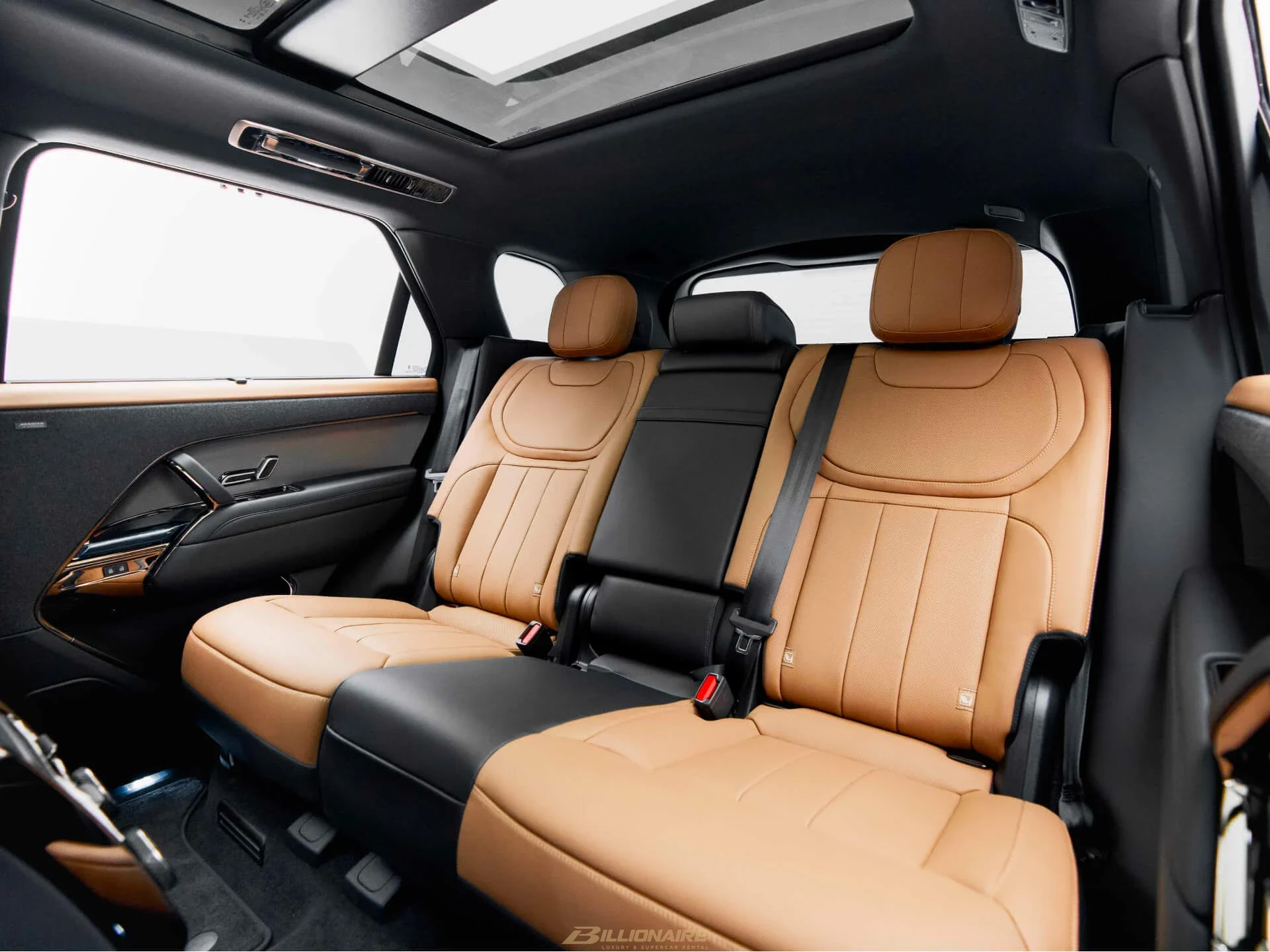 Range Rover Sport Santorini Black mieten in Dubai – Foto 5