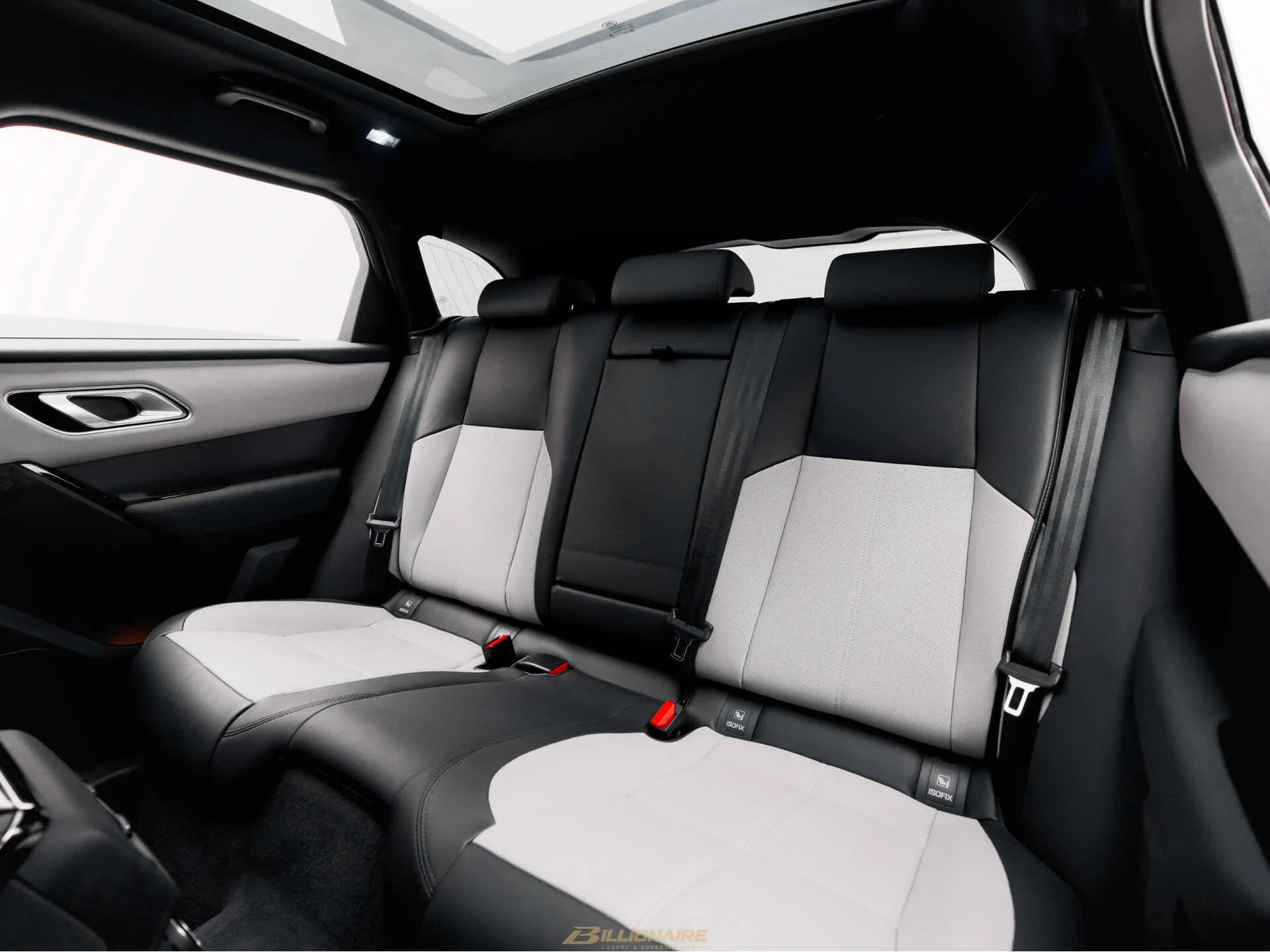 اجاره Range Rover Velar Eiger Grey در دبی – تصویر 5