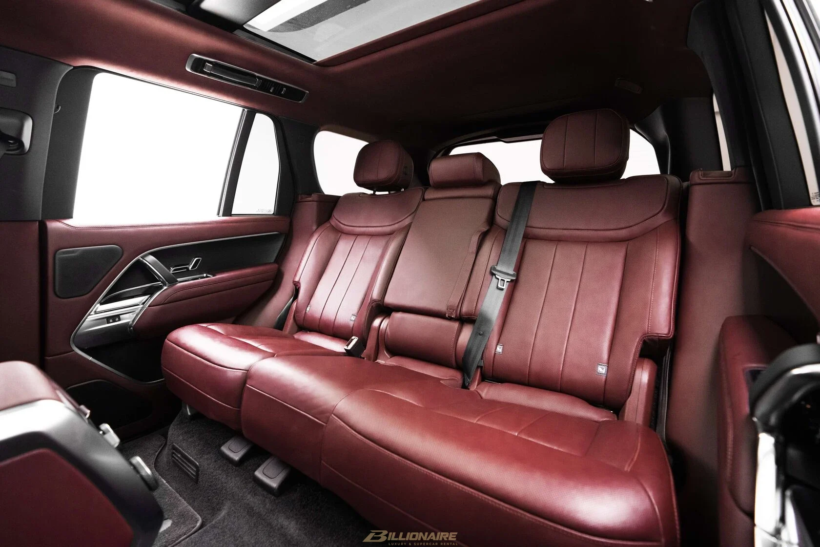 Dubai'de kiralık Range Rover Vogue Charente Grey (Ebony Interior) – fotoğraf 5