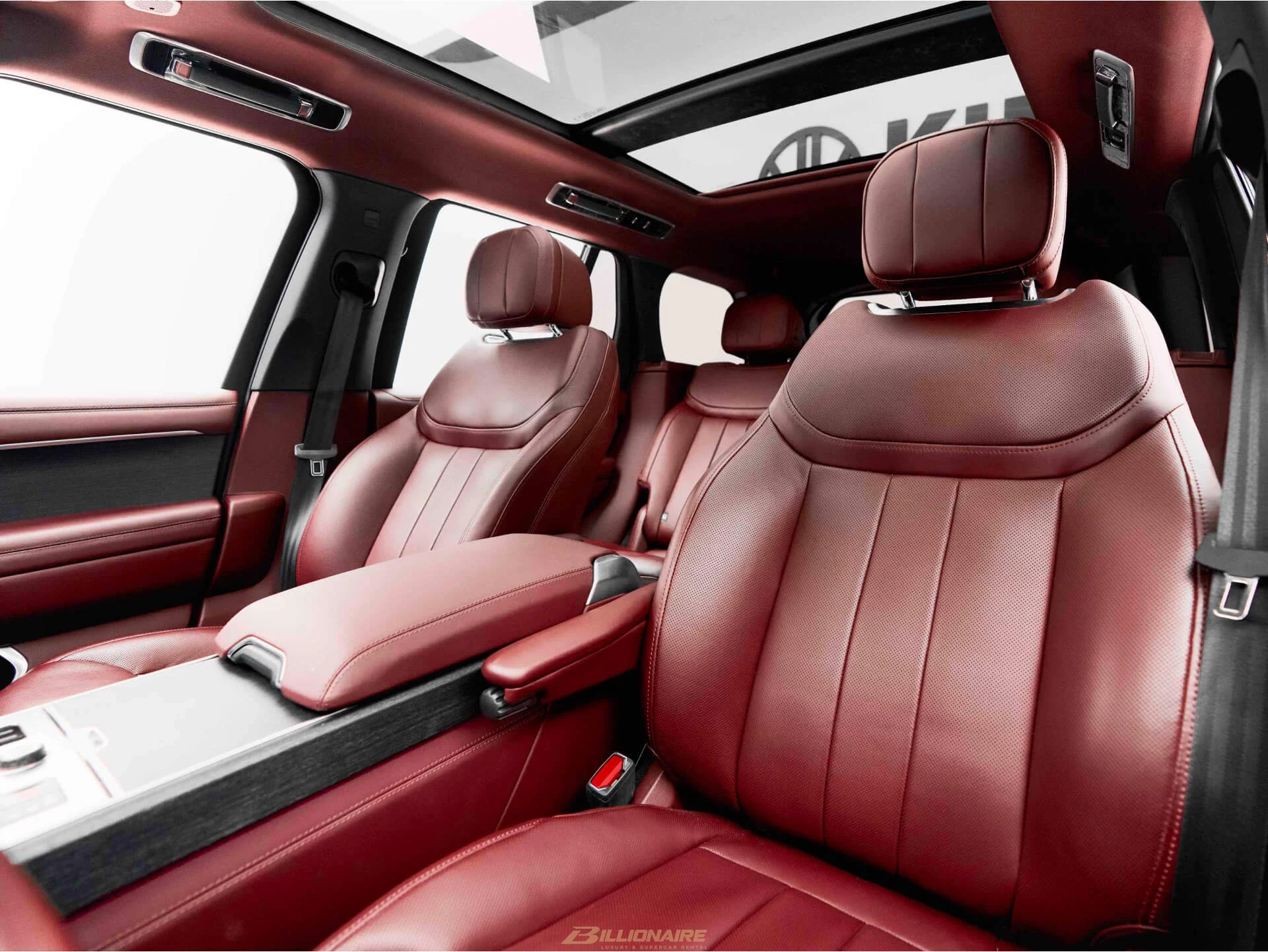Dubai'de kiralık Range Rover Vogue White (Ivory Interior) – fotoğraf 5