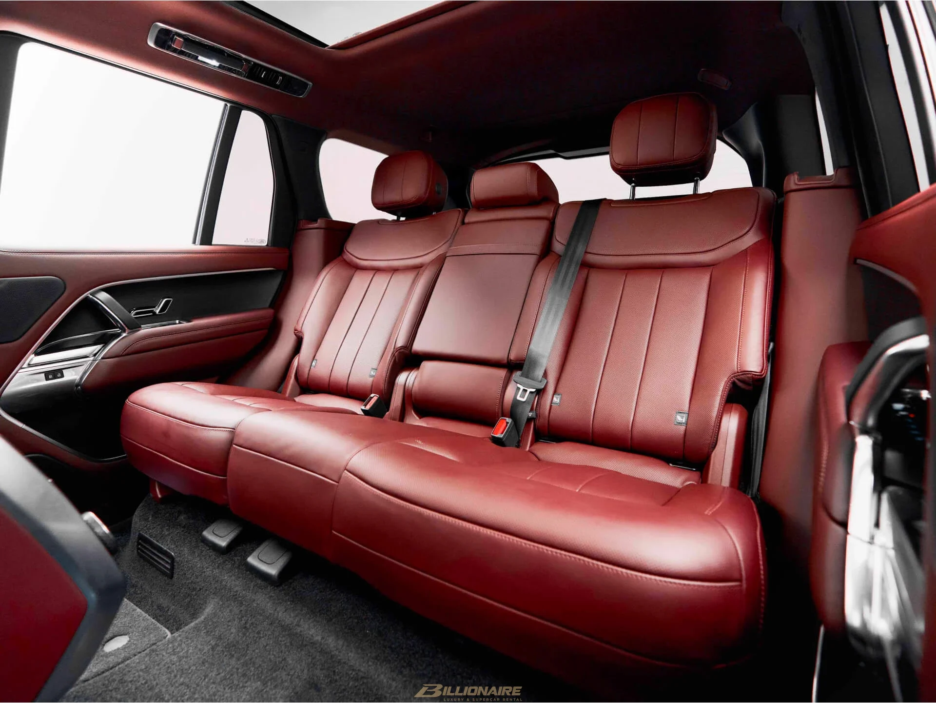 Dubai'de kiralık Range Rover Vogue White (Ivory Interior) – fotoğraf 7