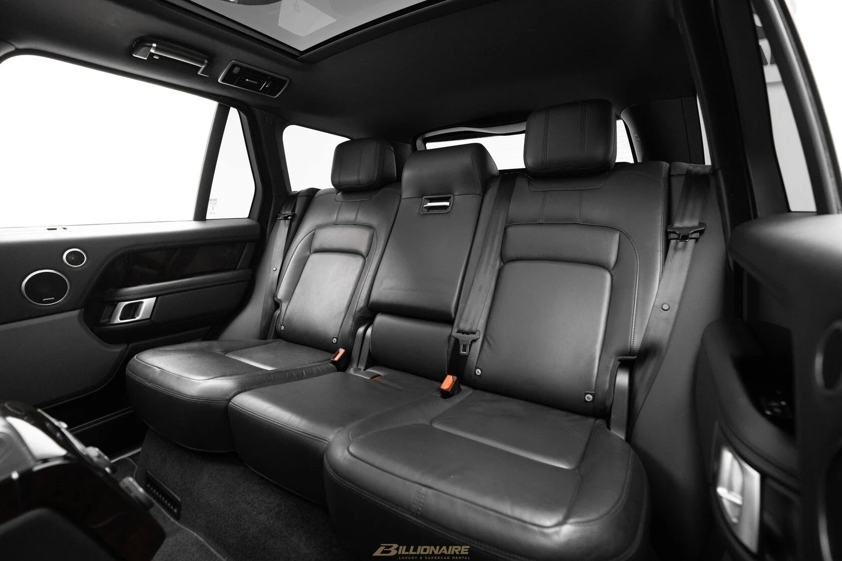 اجاره Range Rover Vogue HSE Fuji White در دبی – تصویر 5