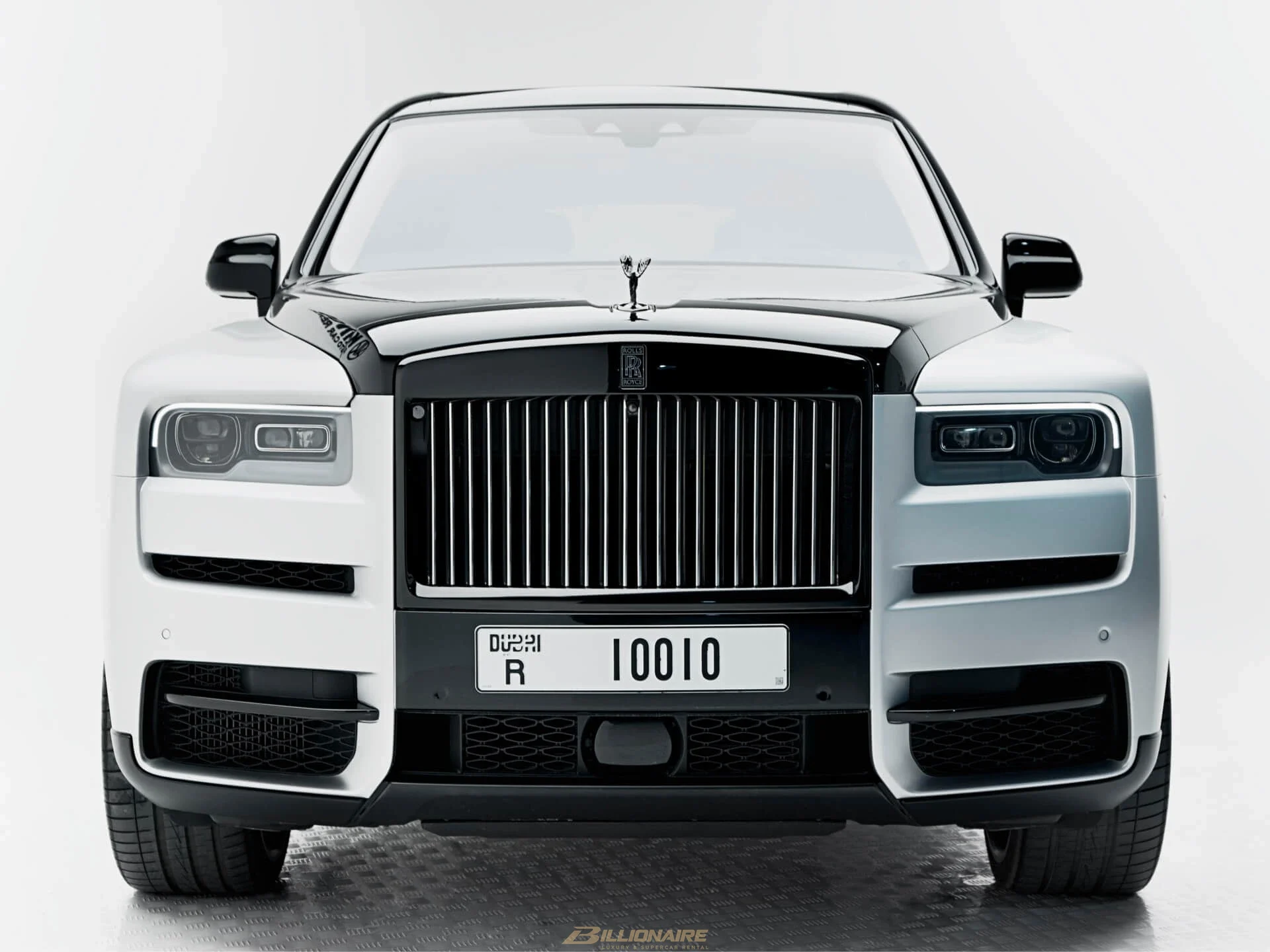 اجاره Rolls-Royce Cullinan Black Badge Tempest Silver در دبی – تصویر 2