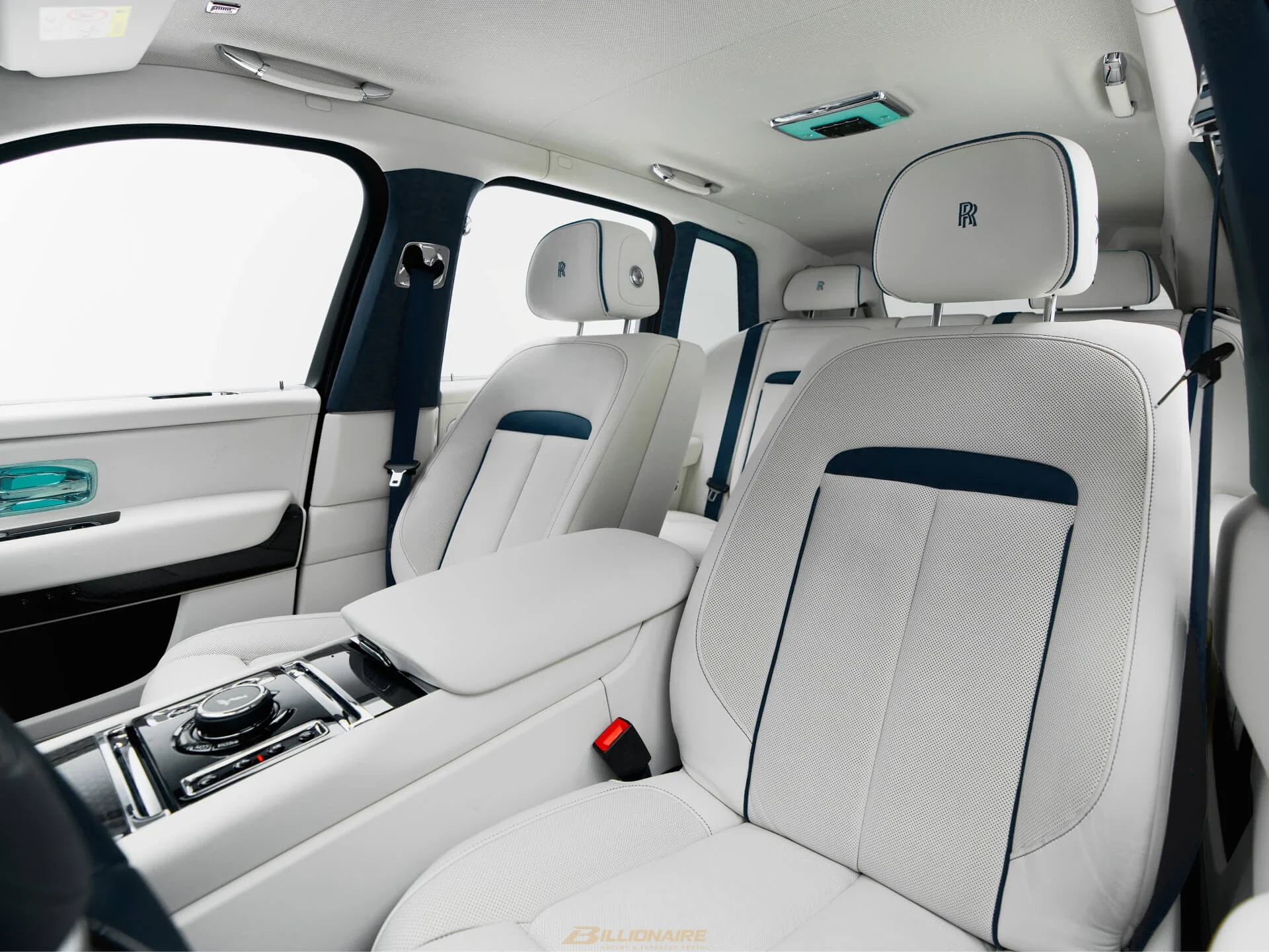اجاره Rolls-Royce Cullinan Black Badge Tempest Silver در دبی – تصویر 6