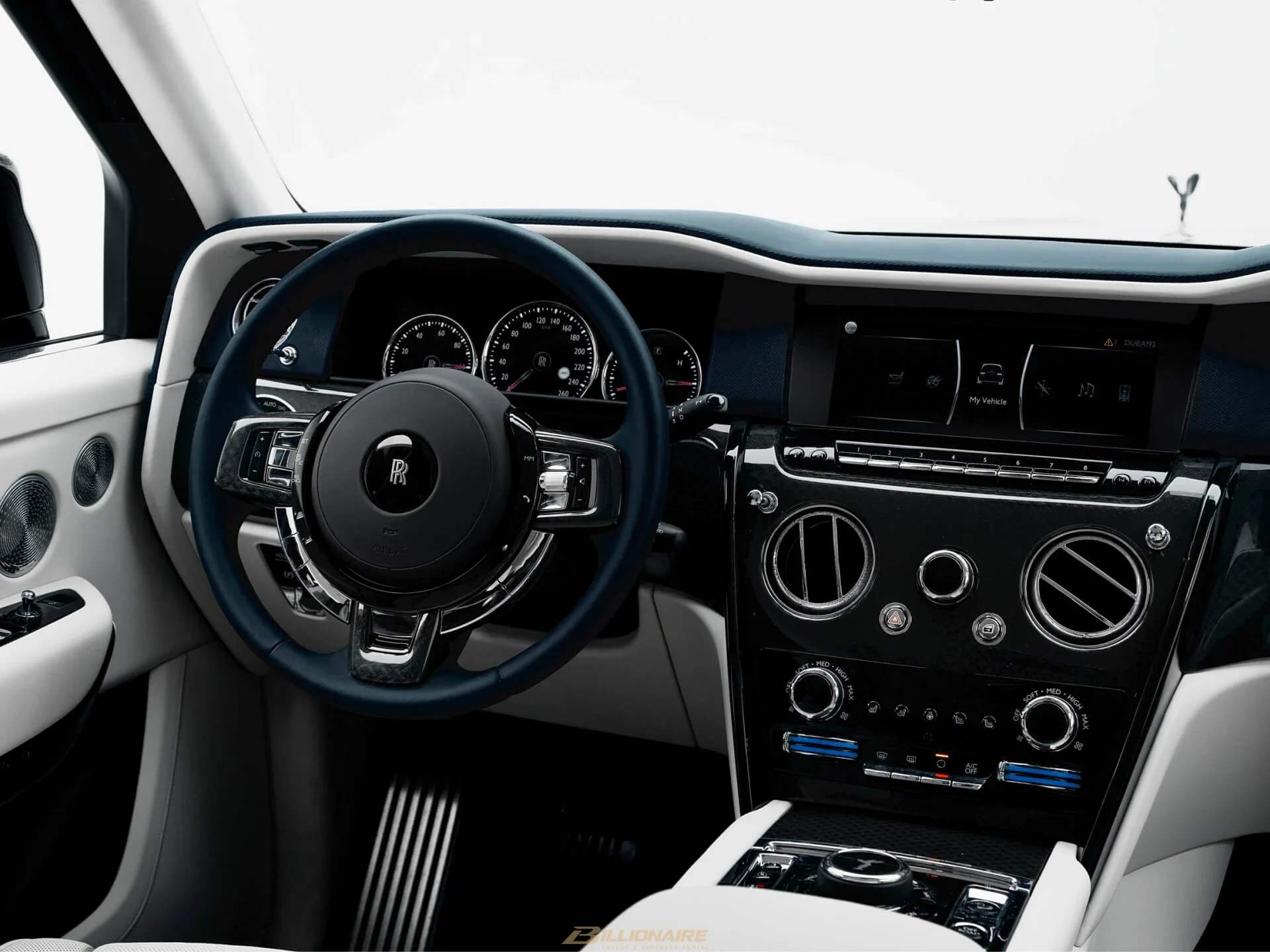 اجاره Rolls-Royce Cullinan Black Badge Tempest Silver در دبی – تصویر 8