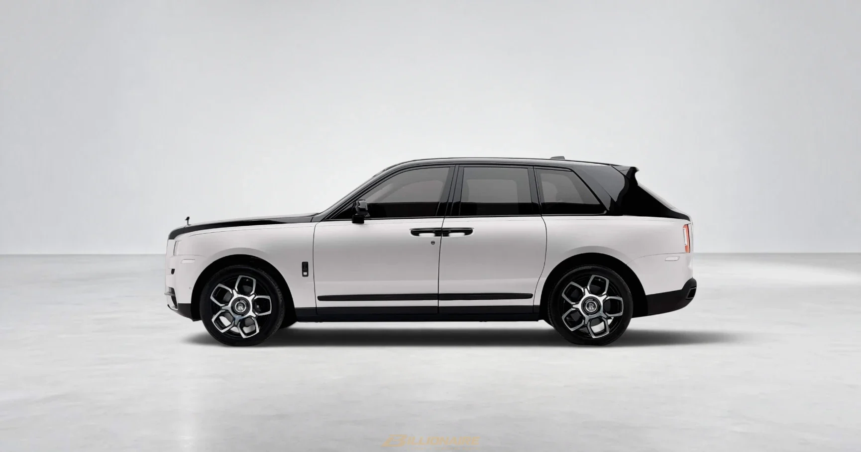اجاره Rolls-Royce Cullinan Black Badge Tempest Silver در دبی – تصویر 4