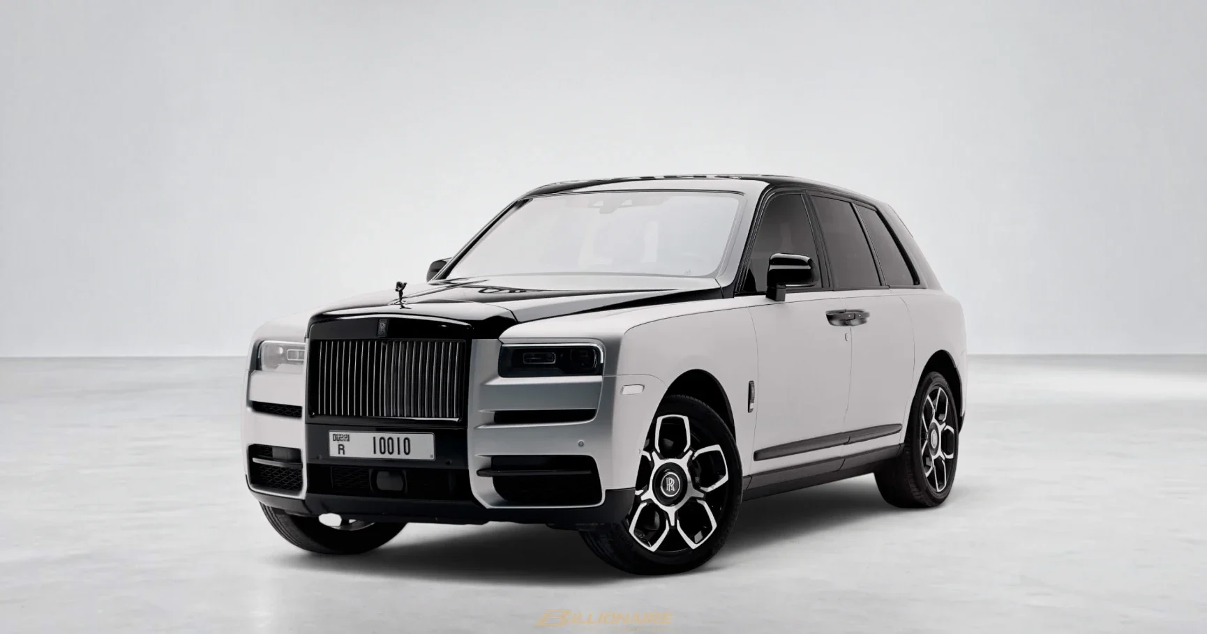 اجاره Rolls-Royce Cullinan Black Badge Tempest Silver در دبی – تصویر 1