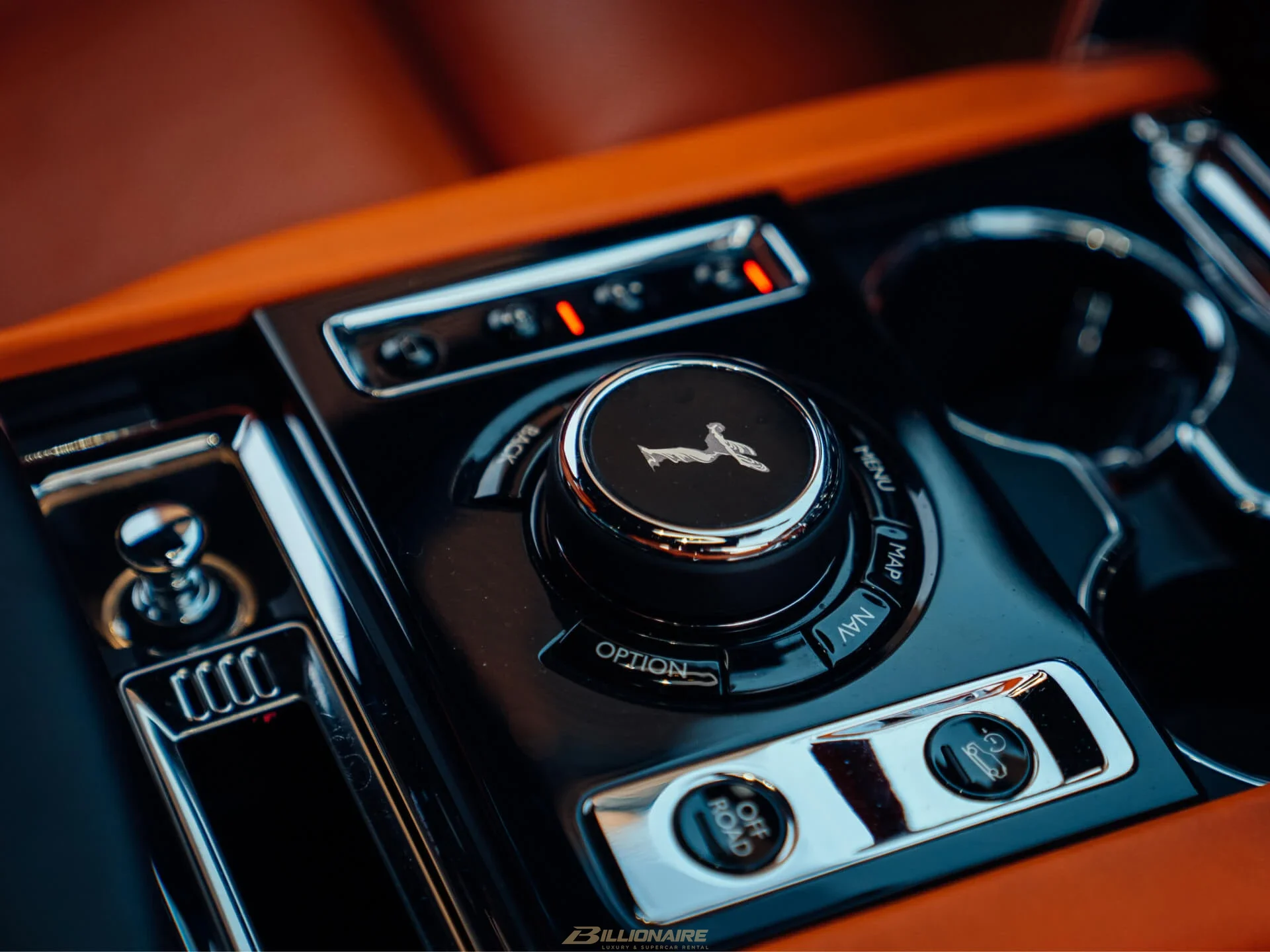 Dubai'de kiralık Rolls-Royce Cullinan Black – fotoğraf 6