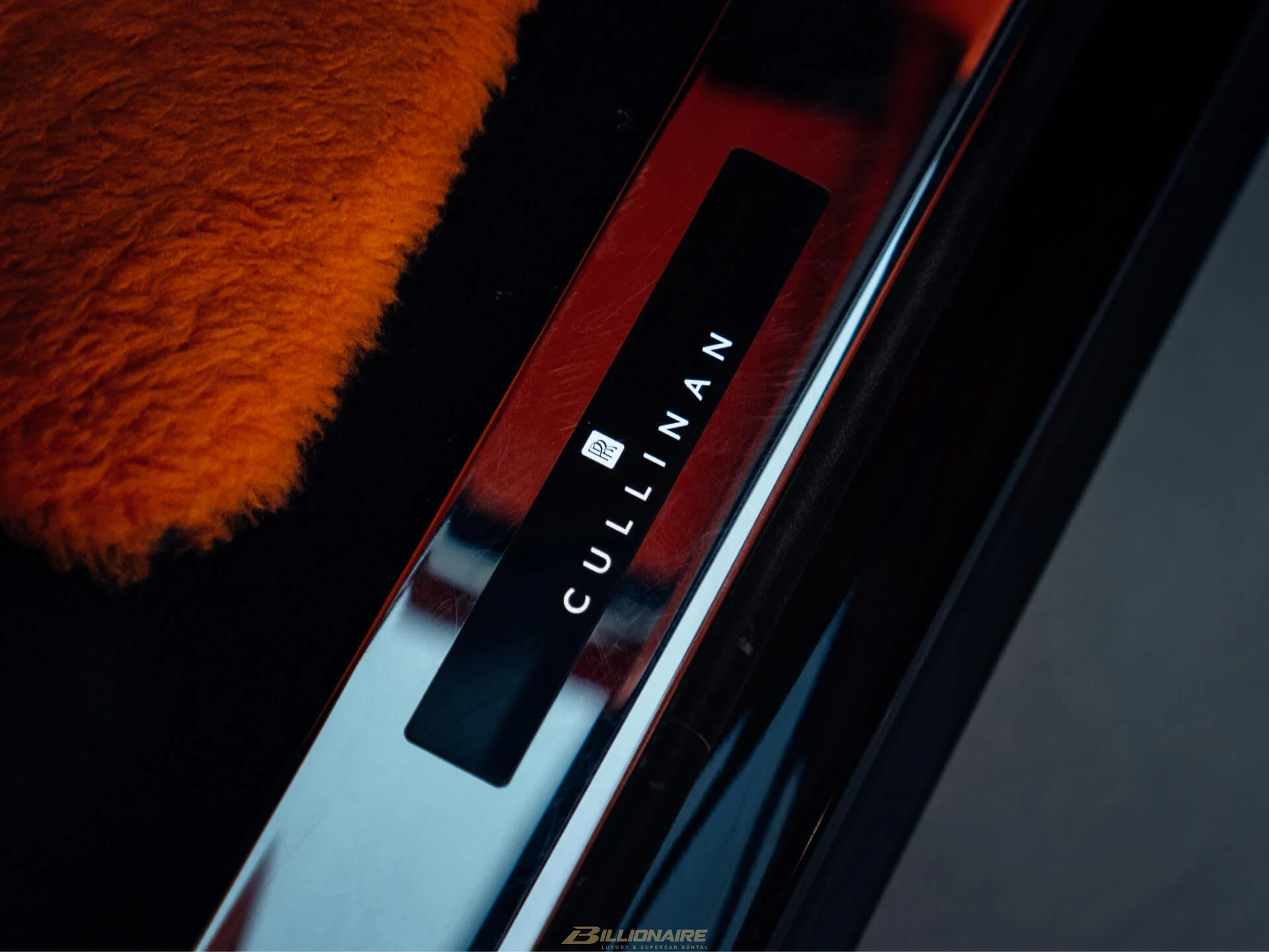 Dubai'de kiralık Rolls-Royce Cullinan Black – fotoğraf 7