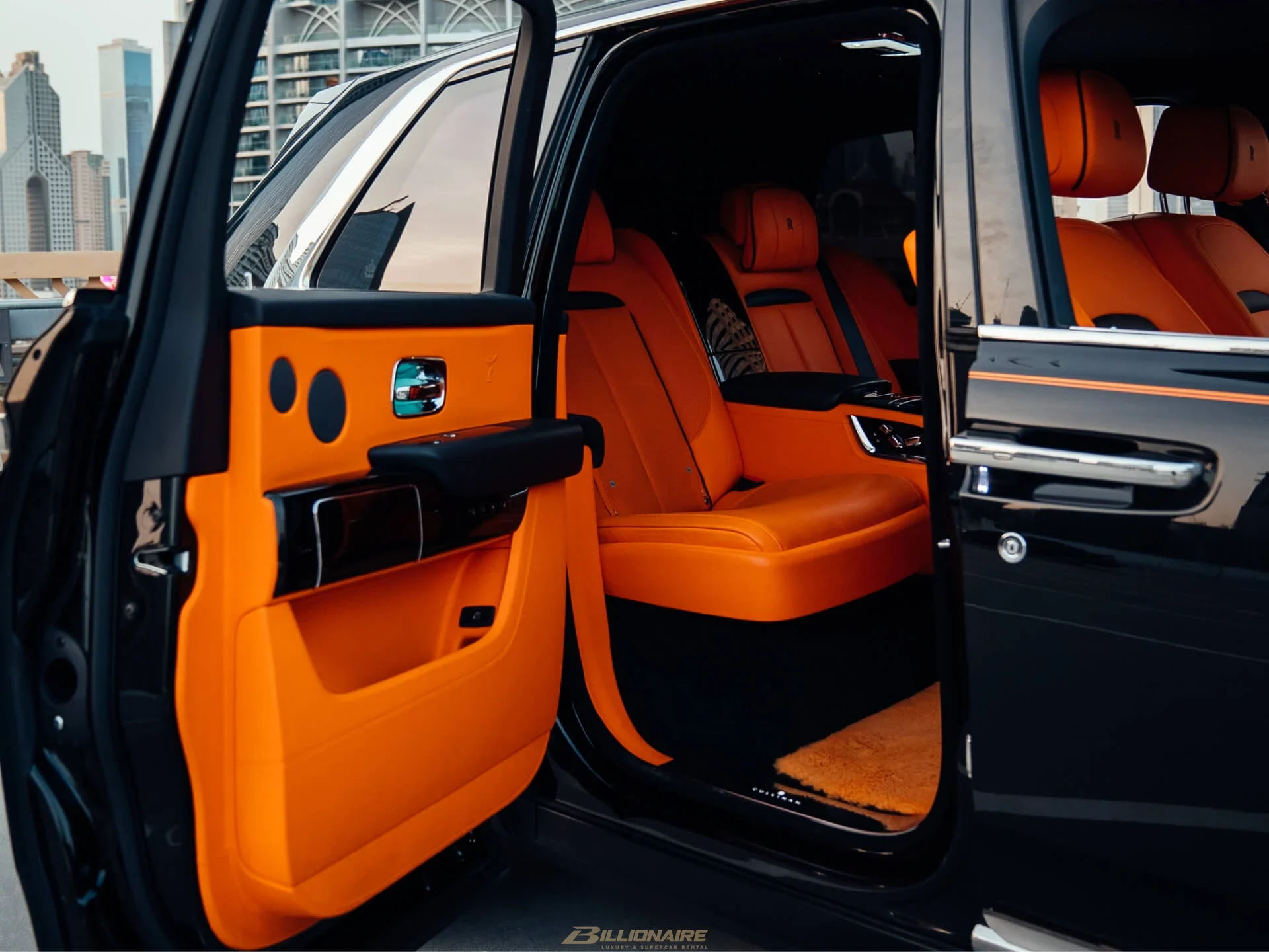 Dubai'de kiralık Rolls-Royce Cullinan Black – fotoğraf 8