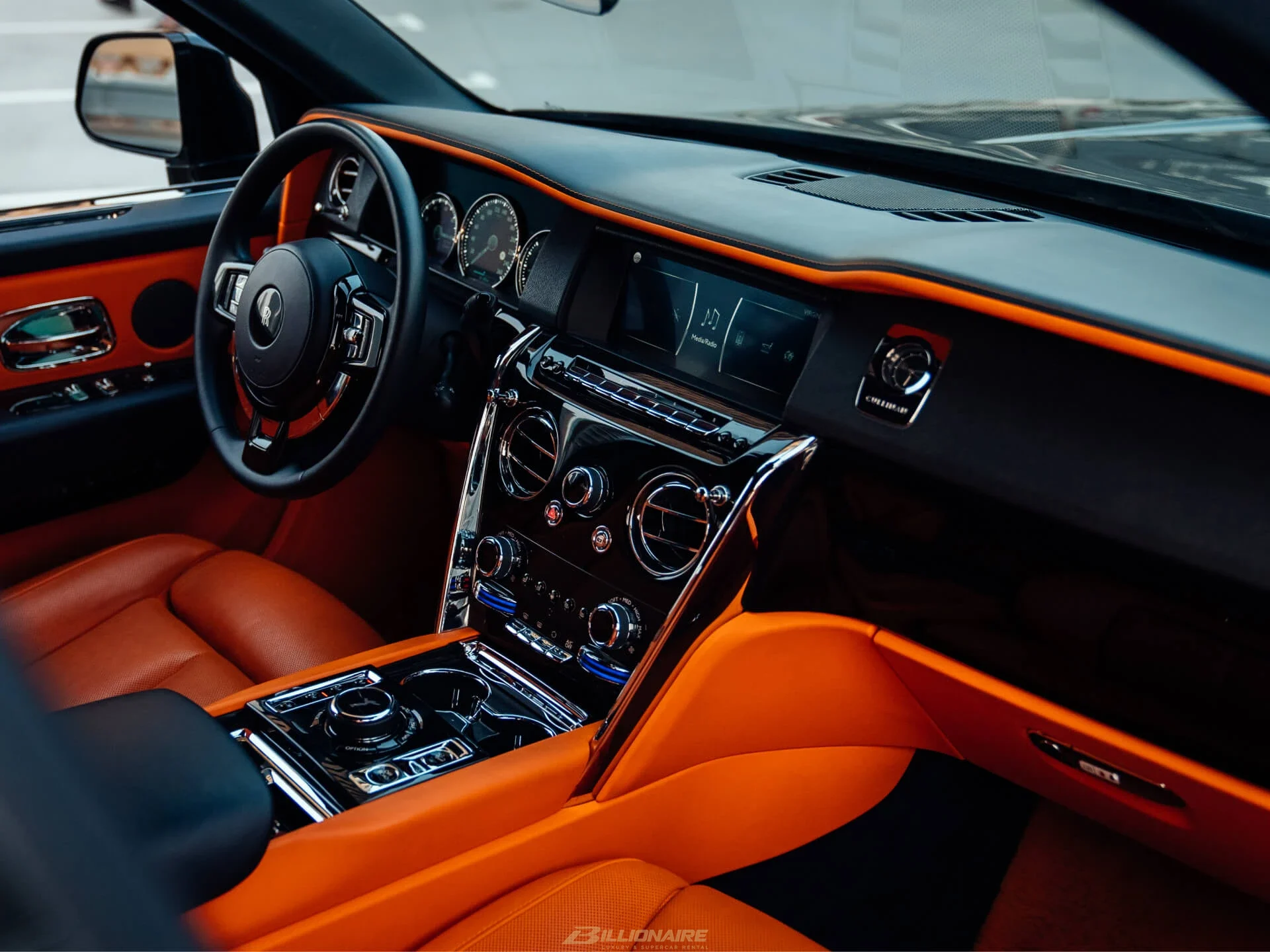 Dubai'de kiralık Rolls-Royce Cullinan Black – fotoğraf 9