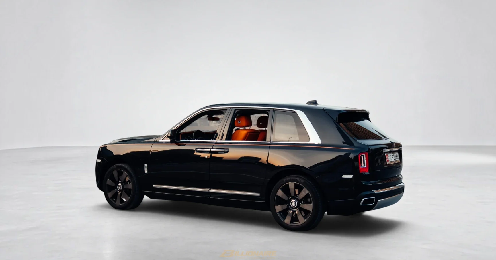 Dubai'de kiralık Rolls-Royce Cullinan Black – fotoğraf 4