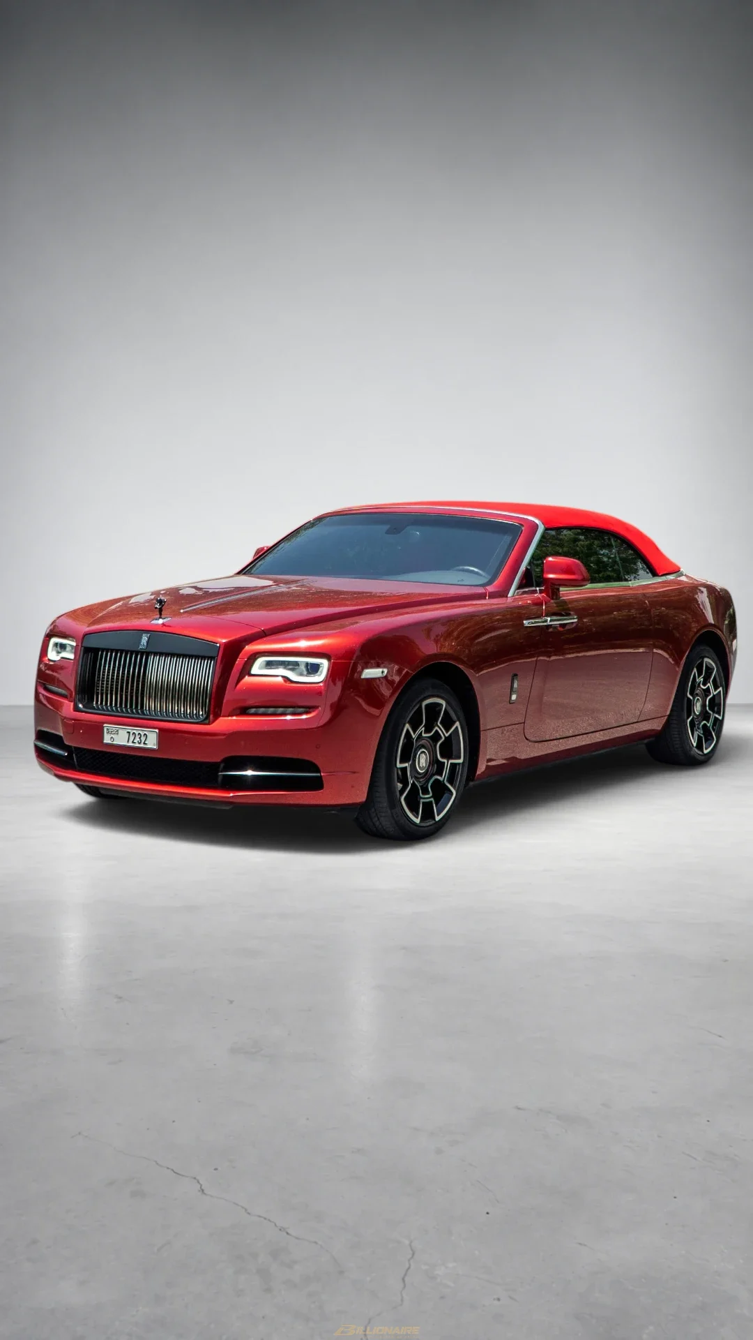 Rolls-Royce Dawn Black Badge Magma Red в аренду в Дубае