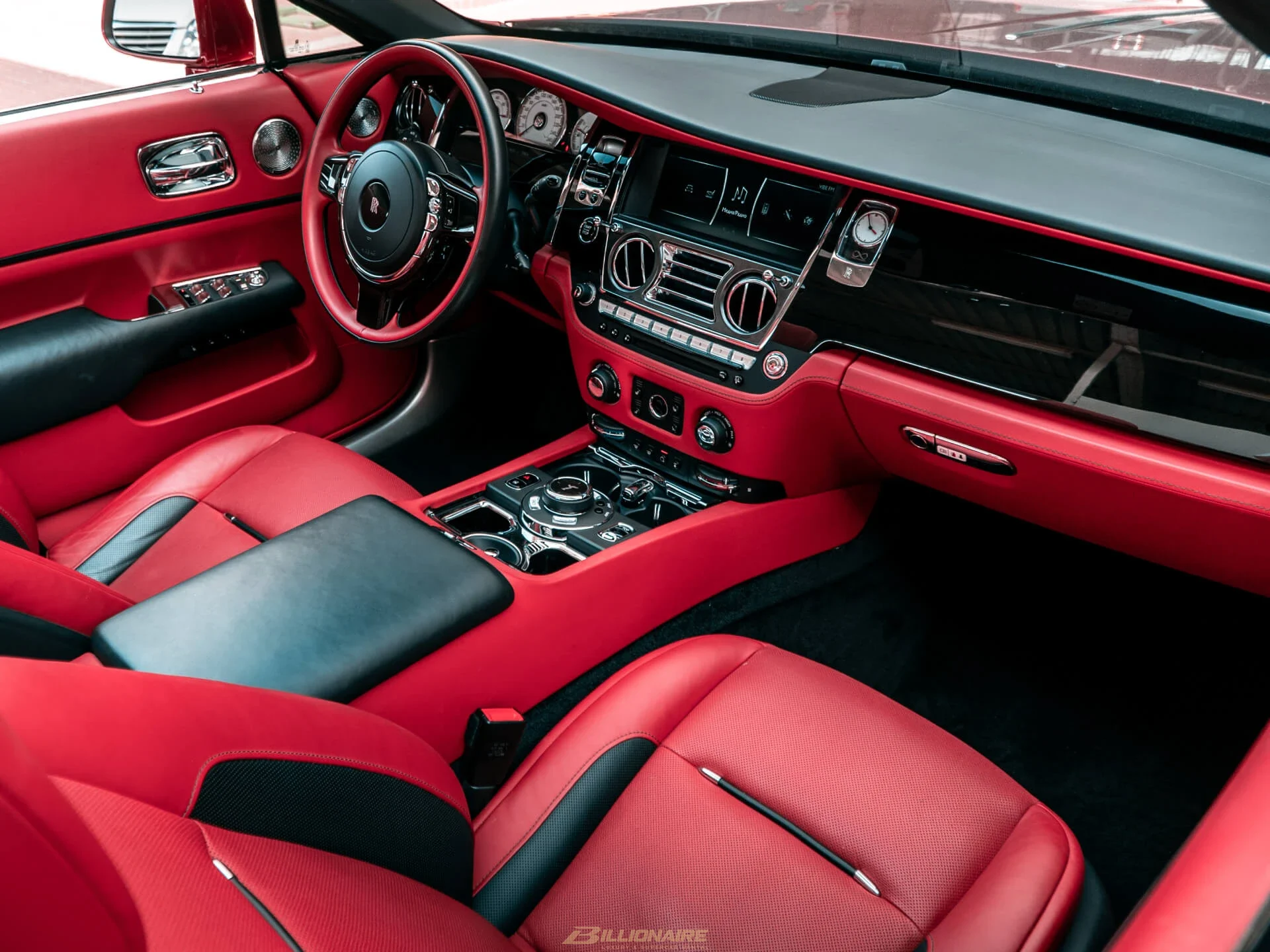 Rolls-Royce Dawn Black Badge Magma Red - View 4