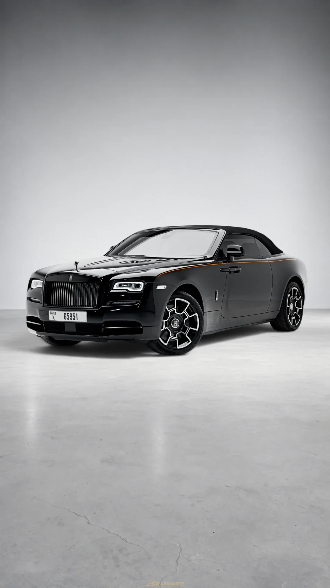 Rolls-Royce Dawn Black Badge Diamond Black в аренду в Дубае